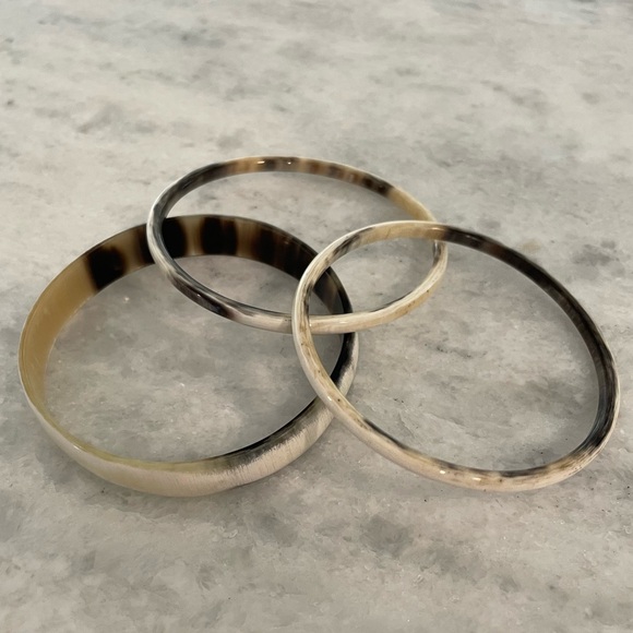 NWOT Set of 3 Natural Horn Bangle Bracelets - Picture 2 of 7